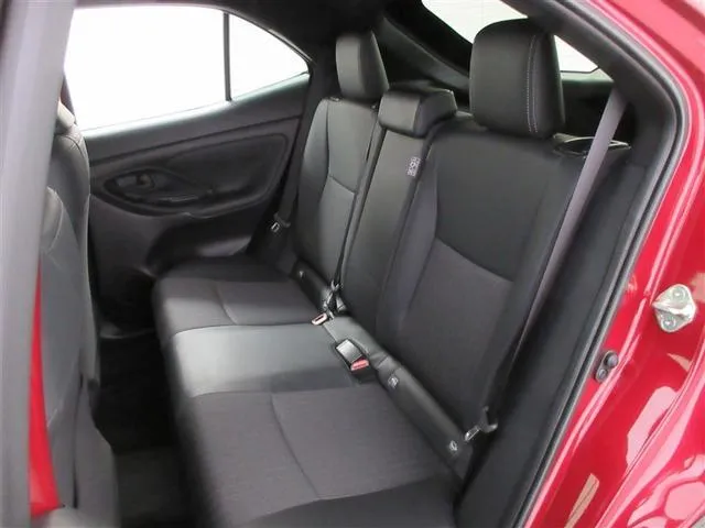 YARIS CROSS Z 2023 RED - image 3