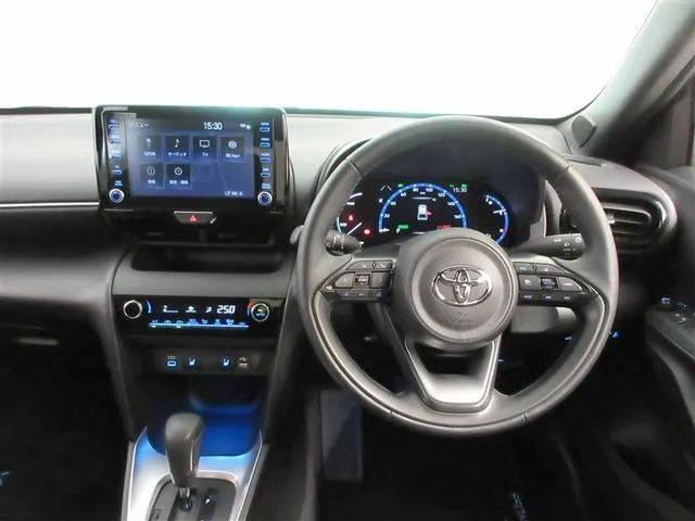 YARIS CROSS Z 2023 RED - image 5
