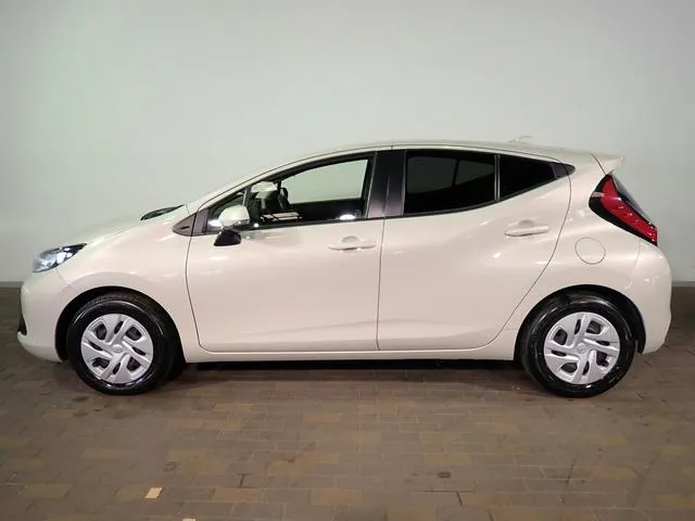 TOYOTA AQUA Z HYBRID 2023 BROWN - image 4