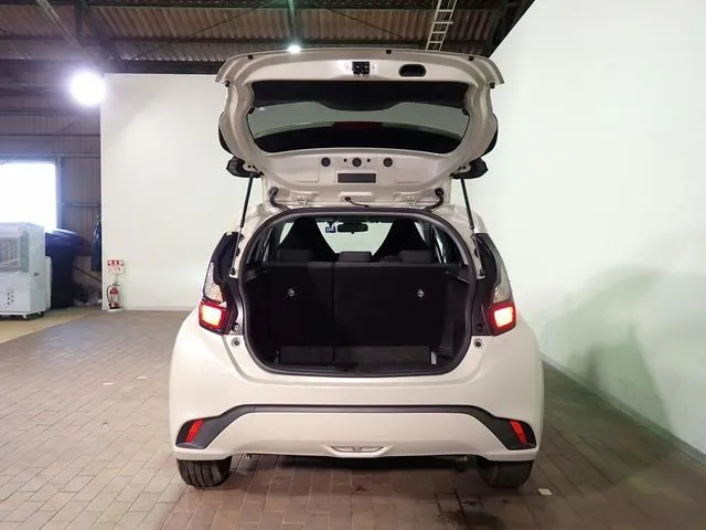 TOYOTA AQUA Z HYBRID 2023 BROWN - image 6