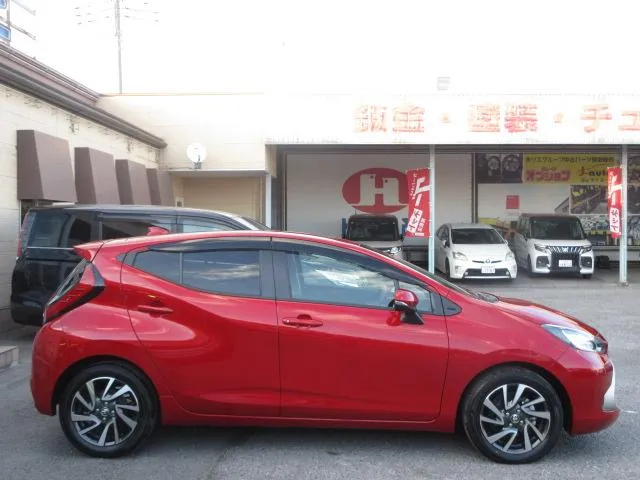 TOYOTA AQUA G RED M 2023 - image 3