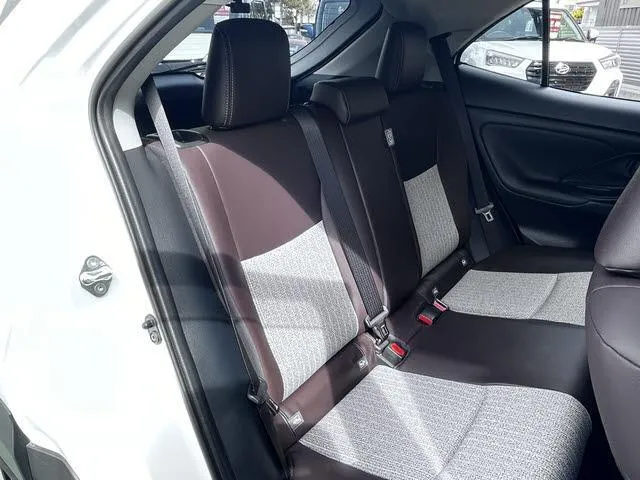 YARIS CROSS Z 2023 PEARL - image 3