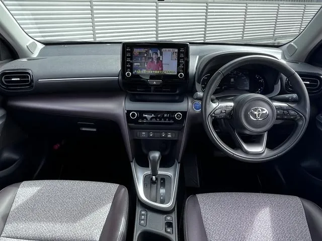 YARIS CROSS Z 2023 PEARL - image 4