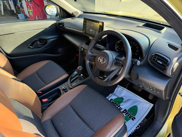 YARIS CROSS 2023 Z GOLD ADVENTURE - image 3