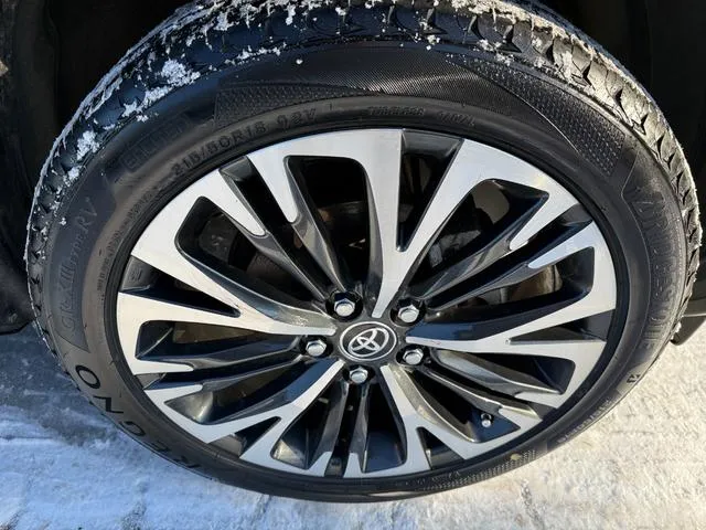 YARIS CROSS 2023 Z GOLD ADVENTURE - image 7