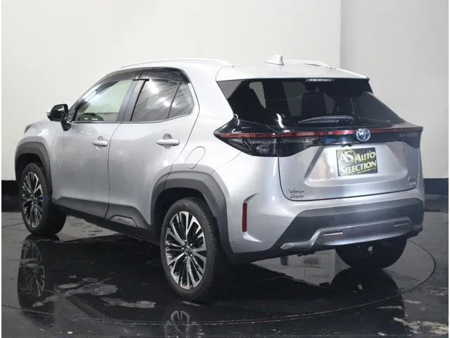 YARIS CROSS 2023 SILVER Z ADVENTURE - image 2