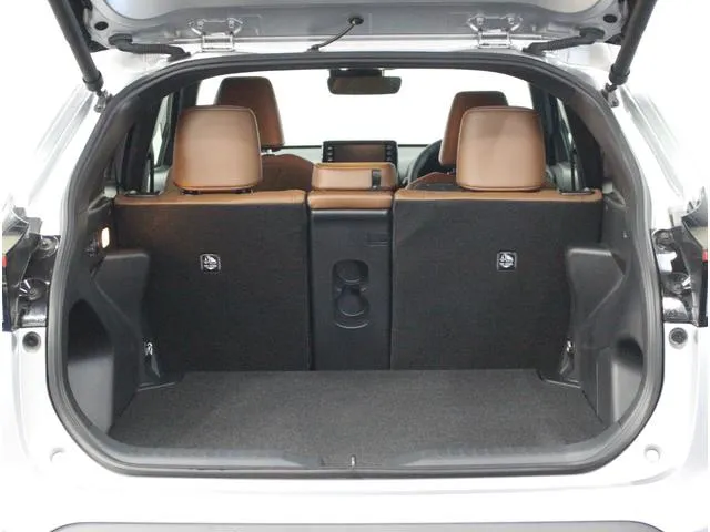 YARIS CROSS 2023 SILVER Z ADVENTURE - image 5