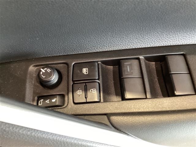 Toyota Corolla Cross Hybrid Z White - image 5
