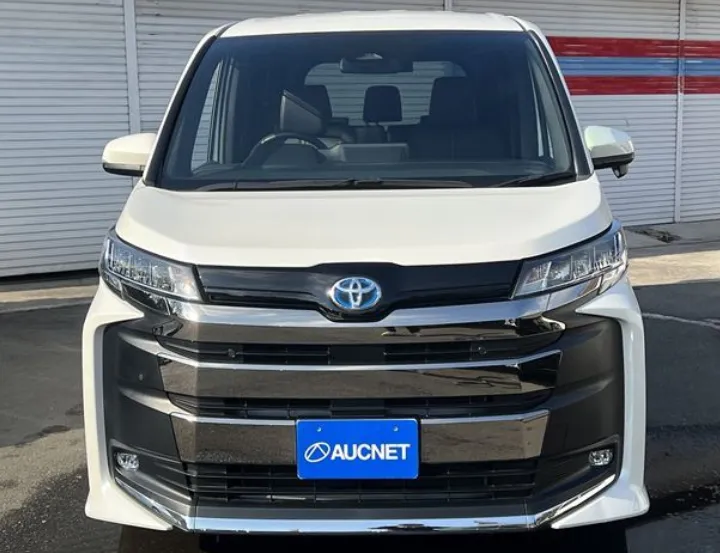 Toyota Noah 2022 Sz Package Pearl - image 2