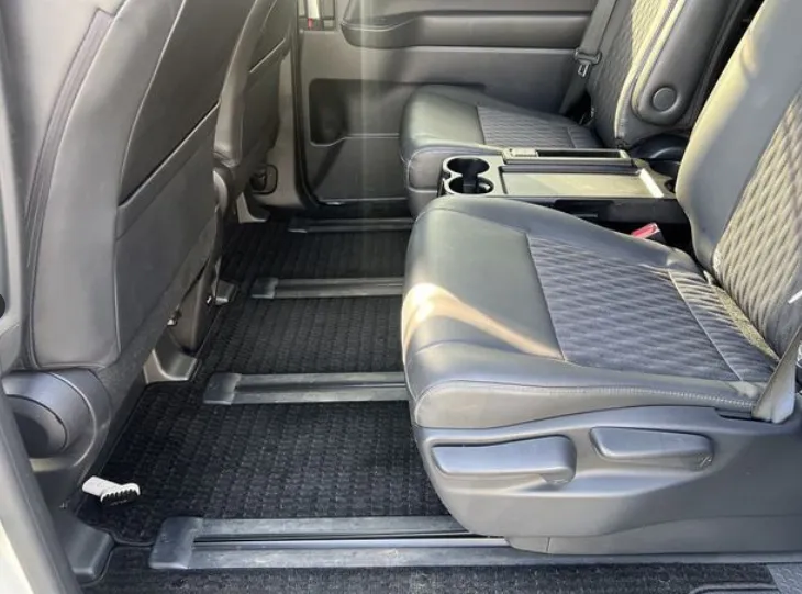 Toyota Noah 2022 Sz Package Pearl - image 4