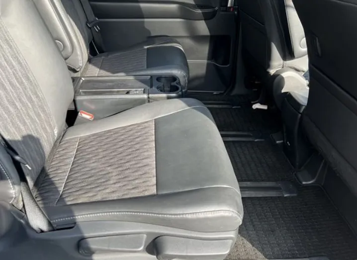Toyota Noah 2022 Sz Package Pearl - image 9