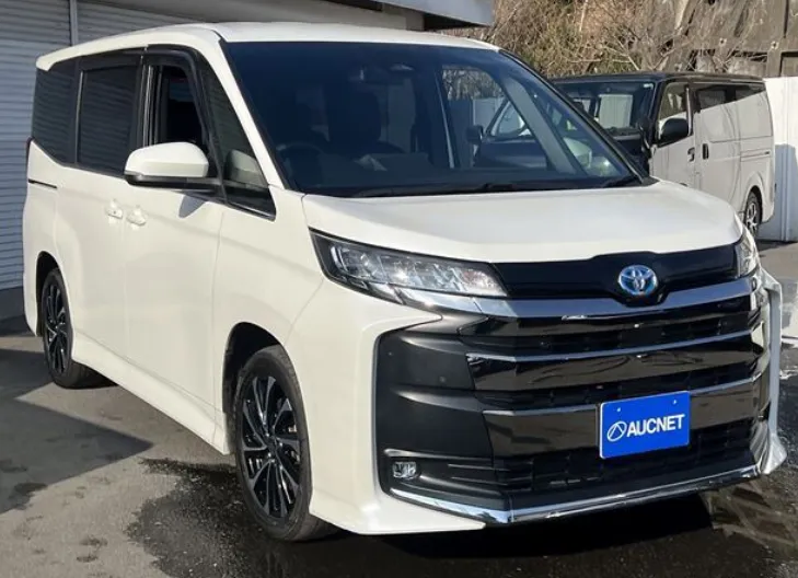 Toyota Noah 2022 Sz Package Pearl - image 10