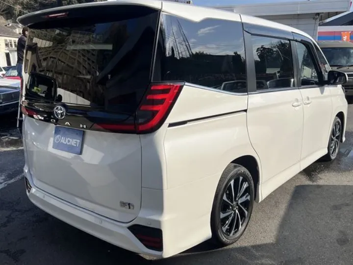 Toyota Noah 2022 Sz Package Pearl - image 11