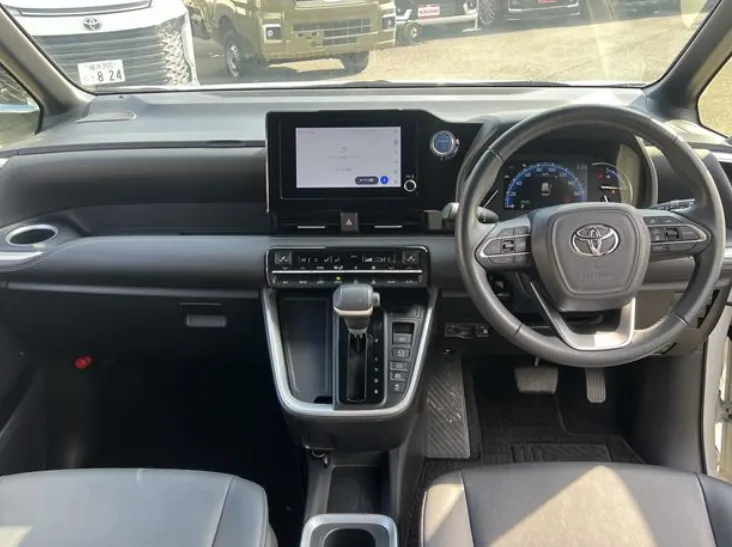 Toyota Noah 2022 Sz Package Pearl - image 13