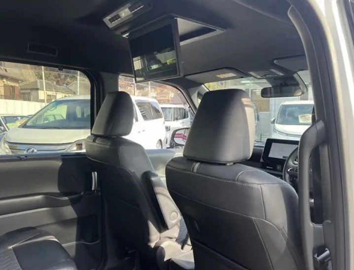 Toyota Noah 2022 Sz Package Pearl - image 16
