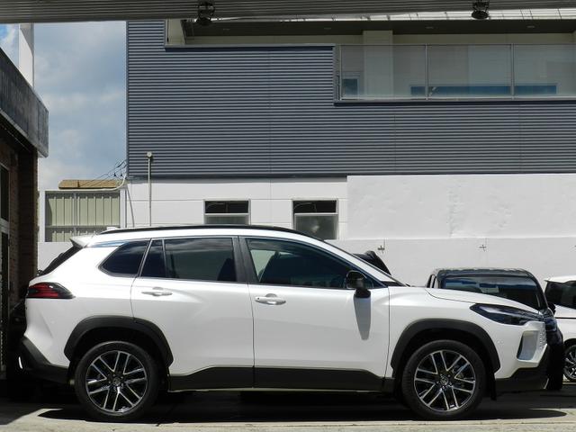 Toyota Corolla Cross Hybrid Z2026 Pearl White - image 12