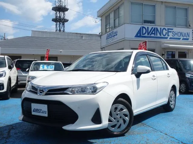 Toyota corolla axio Ex 2021 white - image 2