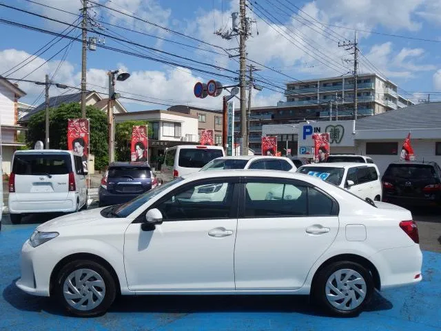 Toyota corolla axio Ex 2021 white - image 3