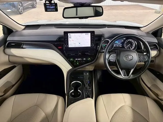 Toyota Camry G Leather White 2022 - image 2