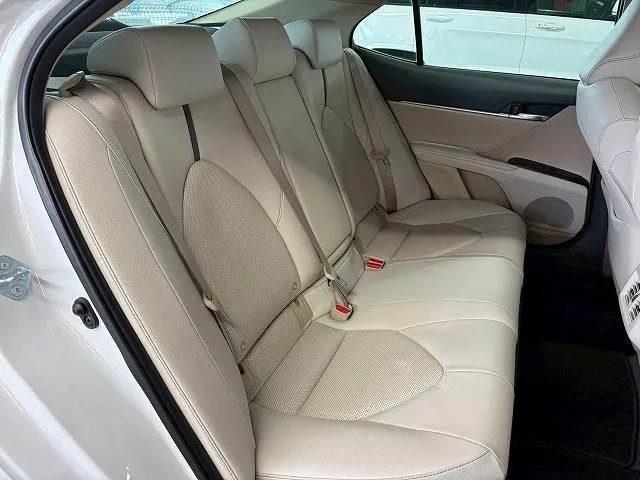 Toyota Camry G Leather White 2022 - image 4