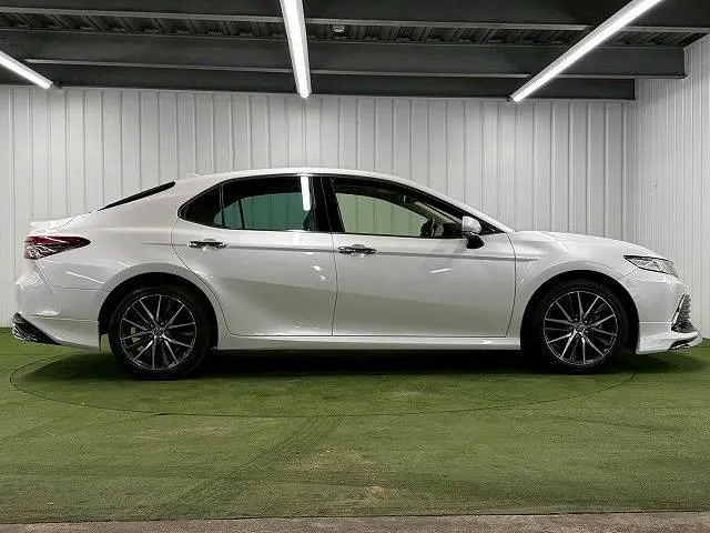 Toyota Camry G Leather White 2022 - image 6