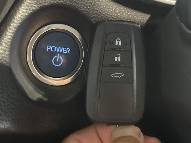 Toyota Corolla Cross Hybrid-z Pearl White With Sunroof - image 12