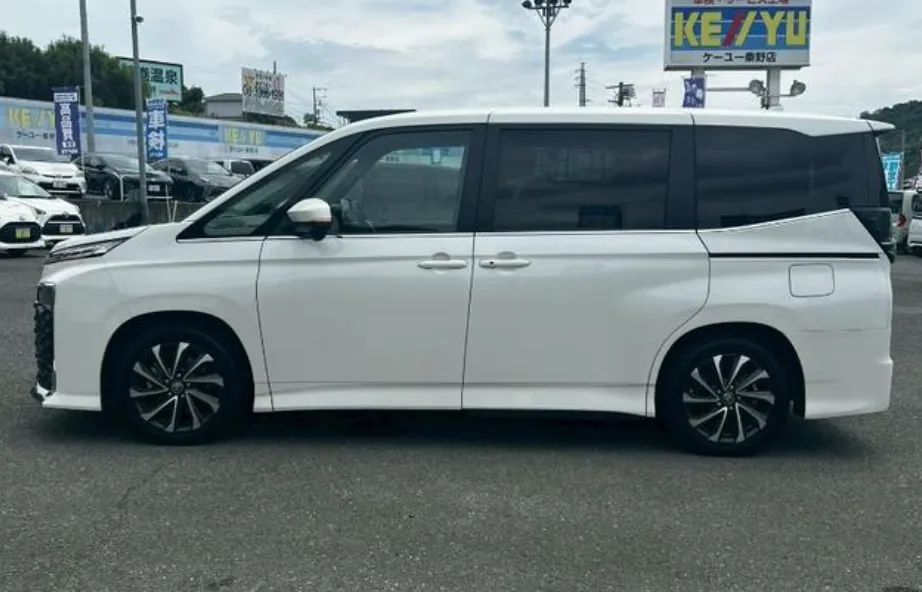 Thumbnail image 10 for TOYOTA VOXY 2023 HYBRID SZ PACKAGE PEARL COLOU