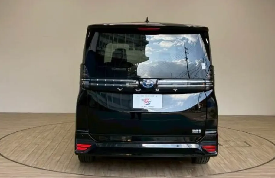 Thumbnail image 3 for TOYOTA VOXY 2023 HYBRID SZ PACKAGE BLACK COLOU