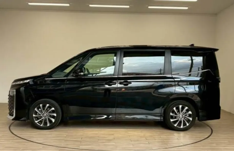 Thumbnail image 4 for TOYOTA VOXY 2023 HYBRID SZ PACKAGE BLACK COLOU