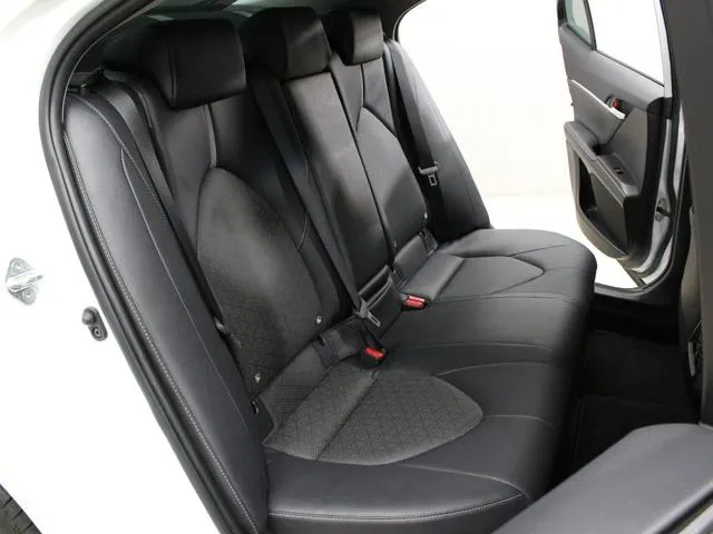 Toyota Camry WS Leather Package  2023 White - image 3