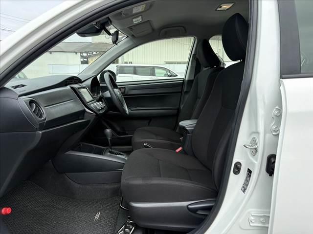 Toyota Corolla Axio Non Hybrid  Ex 2022 White - image 4