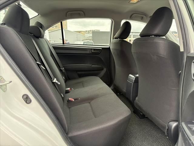 Toyota Corolla Axio Non Hybrid  Ex 2022 White - image 5