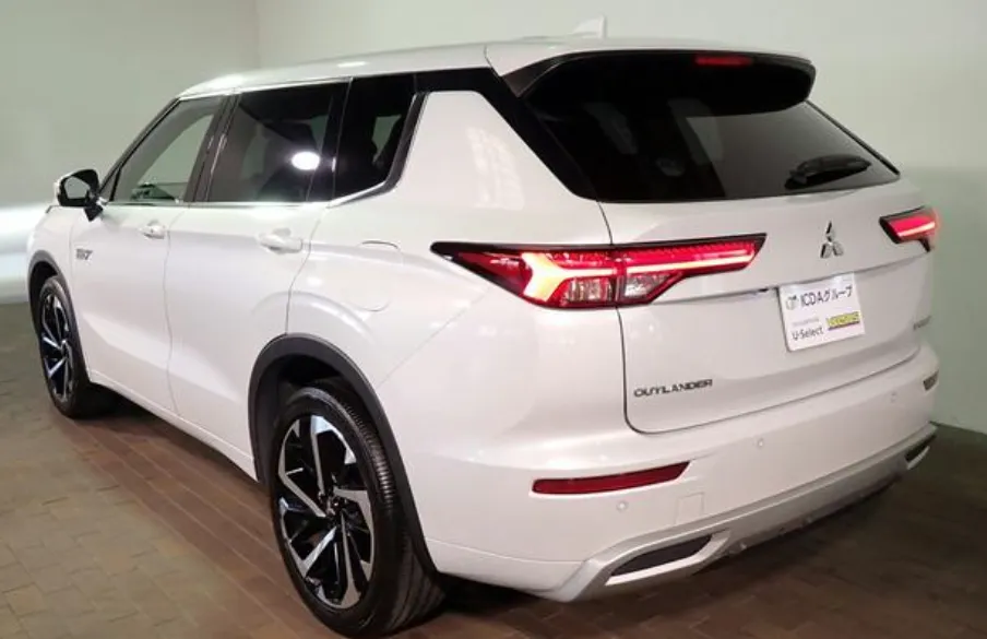 Mitsubishi Outlander PHEV New shape 2021 Pearl - image 4