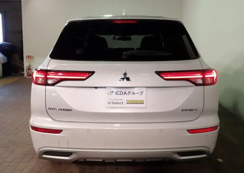 Mitsubishi Outlander PHEV New shape 2021 Pearl - image 5