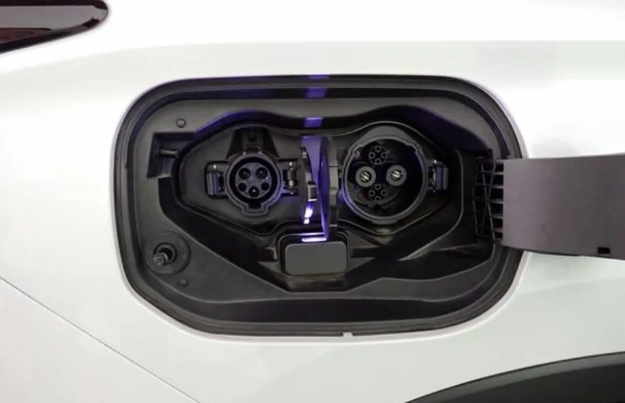 Mitsubishi Outlander PHEV New shape 2021 Pearl - image 6