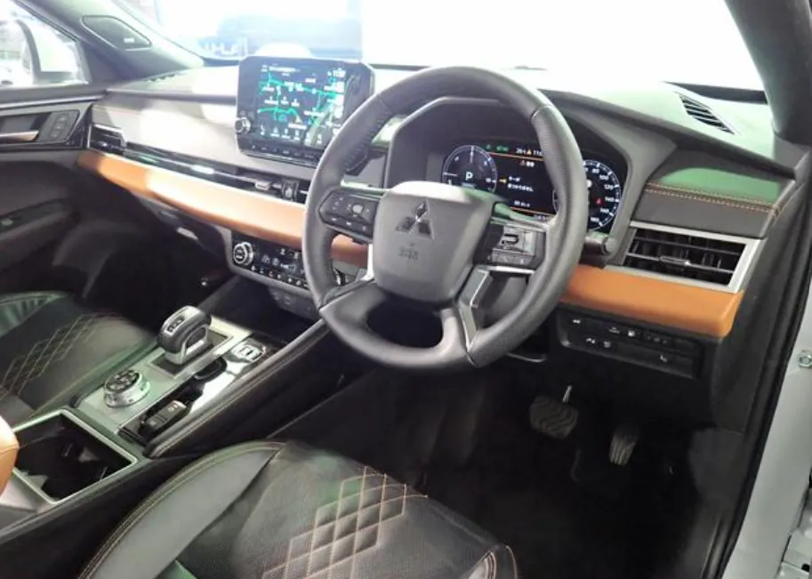 Mitsubishi Outlander PHEV New shape 2021 Pearl - image 9