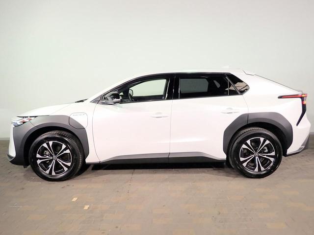 Toyota BZ4X Z Pearl White 2023 - image 4