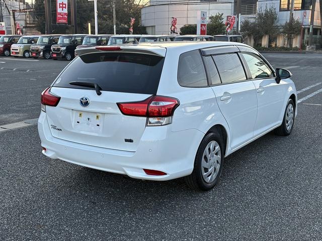 Toyota Corolla Fielder Hybrid Ex 2025 White  Colour - image 5