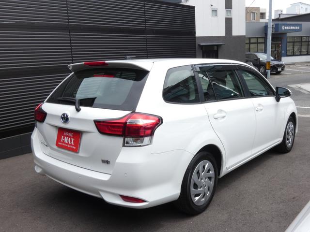 Toyota Corolla Fielder Hybrid  Ex 2022 white - image 4