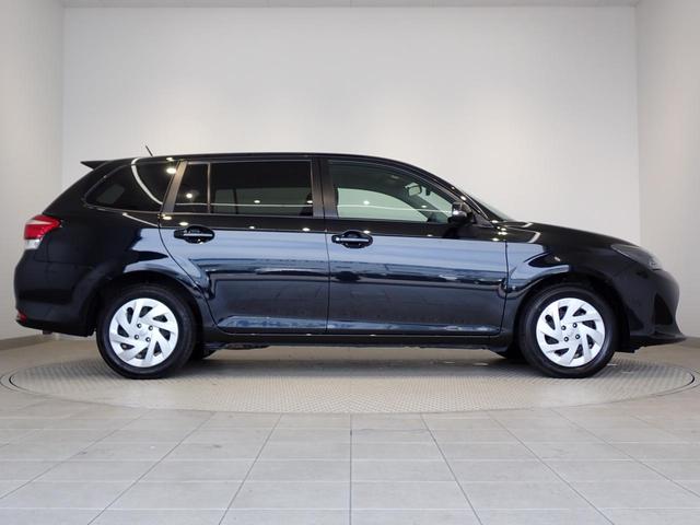 Toyota Corolla Fielder Hybrid Ex 2023 Black - image 2